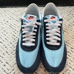 Nike men’s waffle racer vintage sneakers Sz 11 Sky Blue and Navy. Like new.